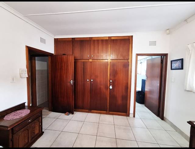4 BEDROOM FREESTANDING FOR SALE IN OSLO BEACH